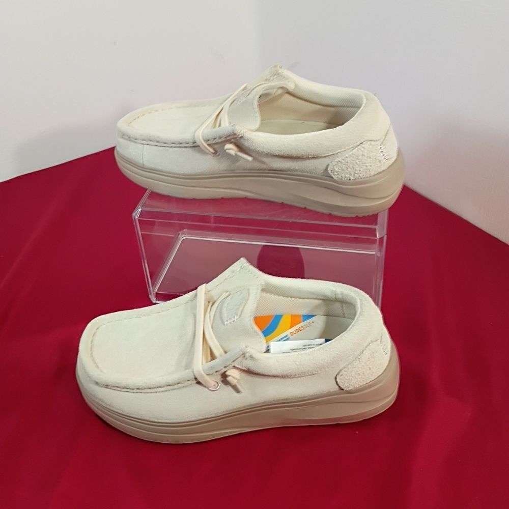 Hey Dude Wendy Comf Suede Women’s Size 5 Blush New With Small Mark On R Shoe - Picture 3 of 10
